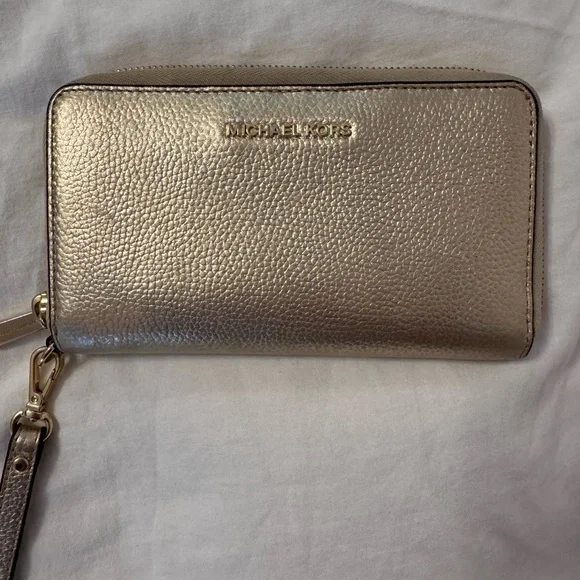 Michael Kors Jet Set East West Leather Crossbody with Michael Kors Gold Wallet - Picture 10 of 12